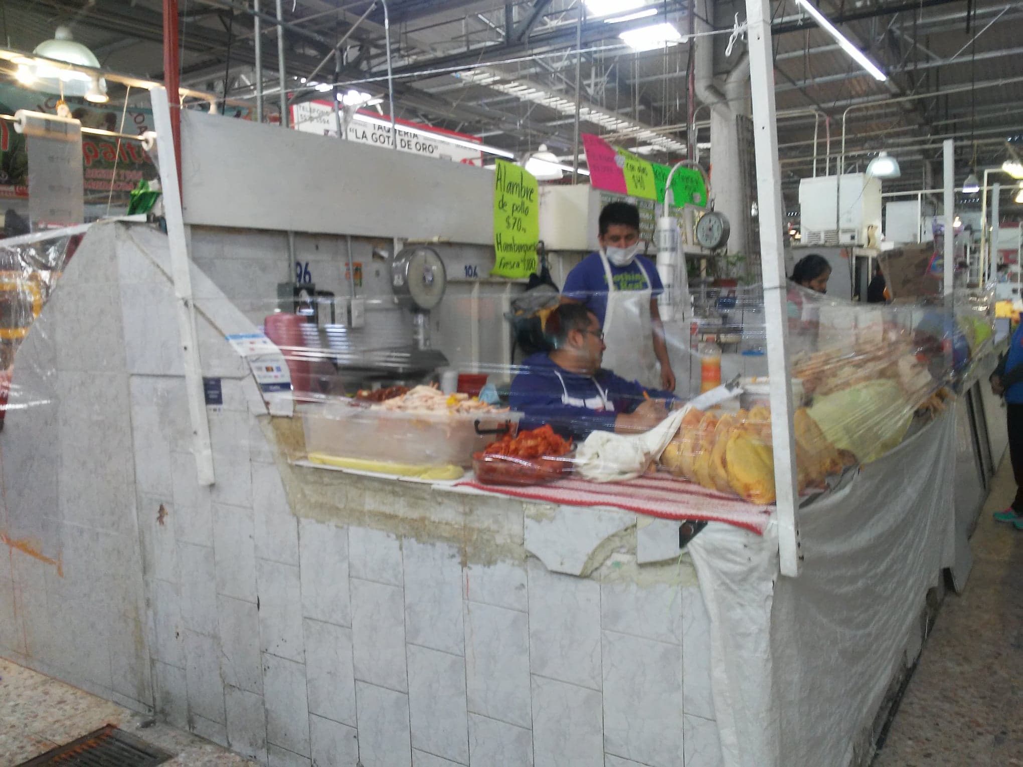 Mercado Martínez de la Torre-Pollería María Sabina